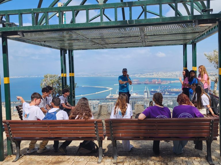 קבוצה בפעילות גיבוש ותוכן בחיפה, המכון למורשת בן-גוריון